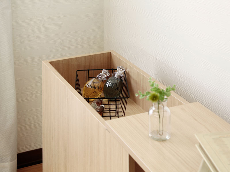 ヘッドボードやサイドデスクになる使い方豊富な収納型デスク