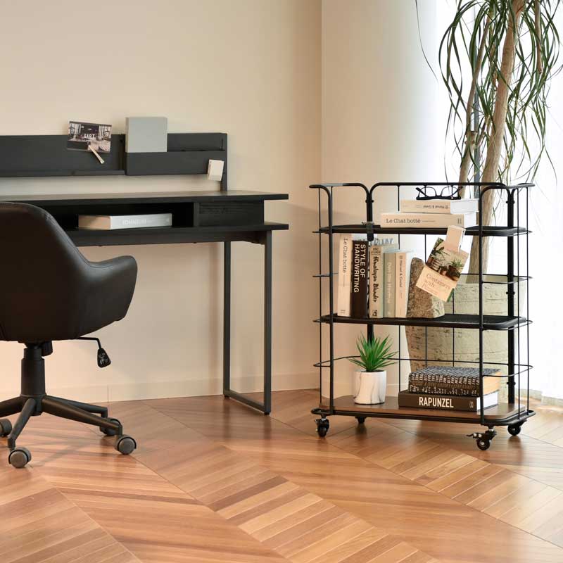 無骨な美しさを宿すインダストリアルワゴンラック｜スチール×ウッドの