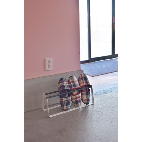 ミニマルデザインのスチール製のスリッパラック | コンパクトタイプ