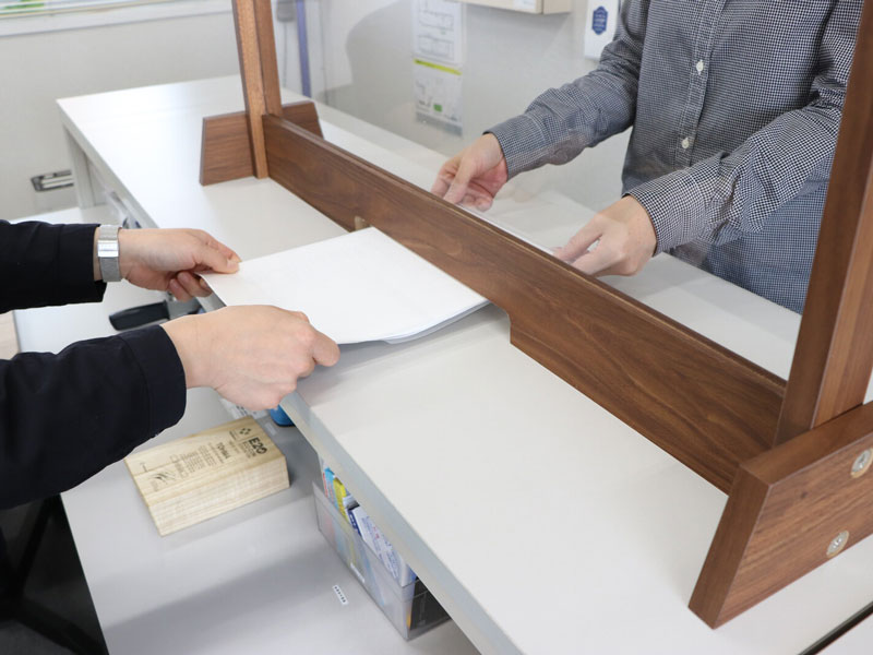 木製飛沫ガード間仕切り