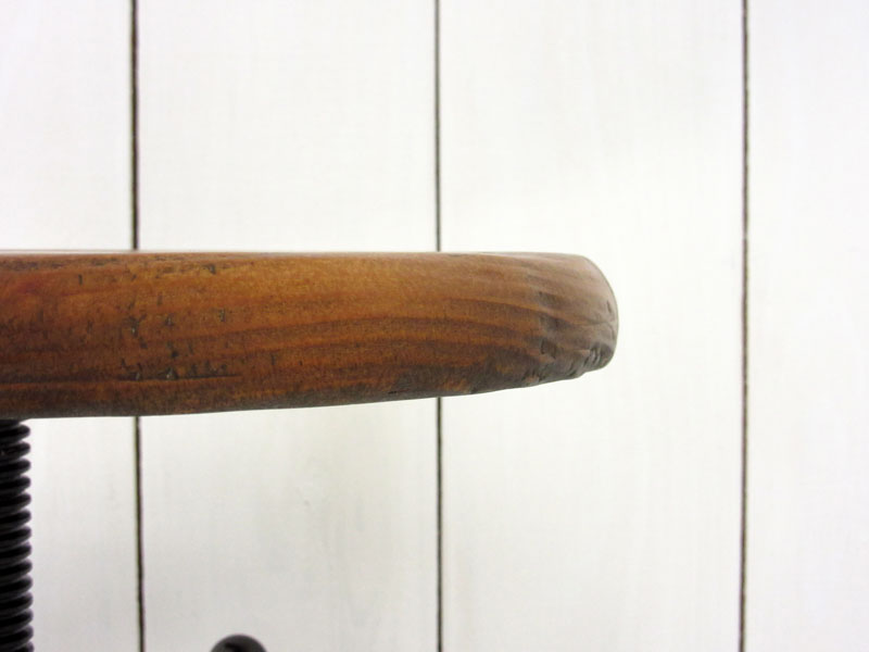 座面にオールドパインの自然仕上げを施した大人ヴィンテージスタイルのスツール｜MOSH