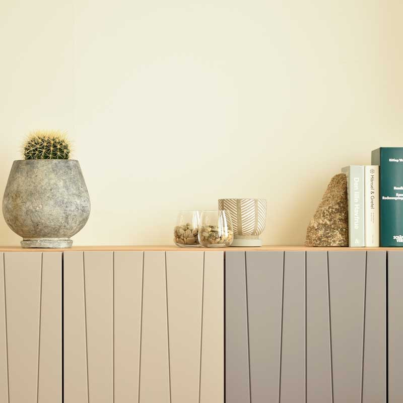 ベージュ×グレージュのおしゃれなサイドボード｜幅150cm｜デザイン扉が上品なモダンデザイン