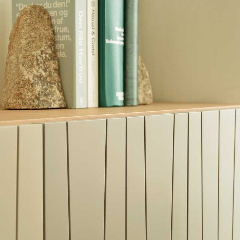 ベージュ×グレージュのおしゃれなサイドボード｜幅150cm｜デザイン扉が上品なモダンデザイン