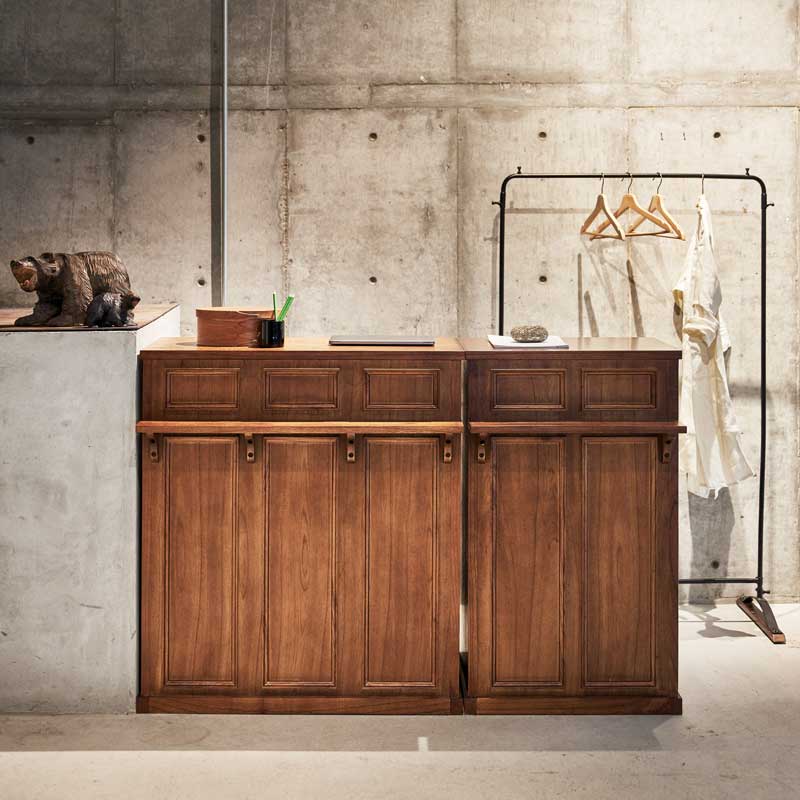 上質クラシックな3列カウンター｜暮らしを整える美収納の主役家具｜幅90cm