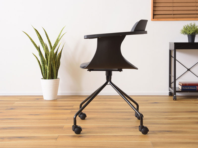 ミニマルな構造のオフィスチェア｜キャスター付き｜モダンインテリア