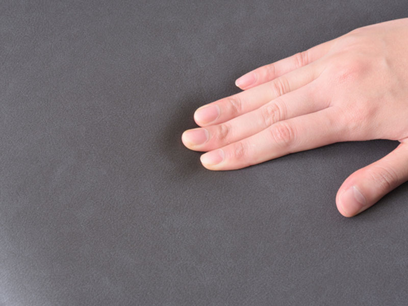 ミニマルな構造のオフィスチェア｜キャスター付き｜モダンインテリア