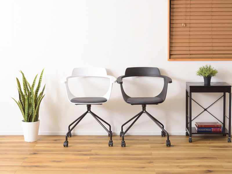 ミニマルな構造のオフィスチェア｜キャスター付き｜モダンインテリア