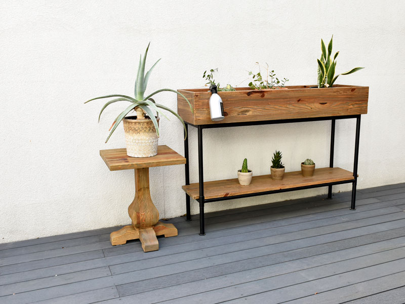 個性的な一本脚が特徴のヴィンテージ感漂うサイドテーブル|MOSH