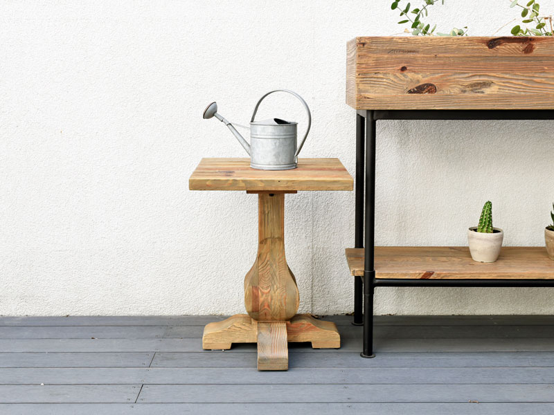 個性的な一本脚が特徴のヴィンテージ感漂うサイドテーブル|MOSH