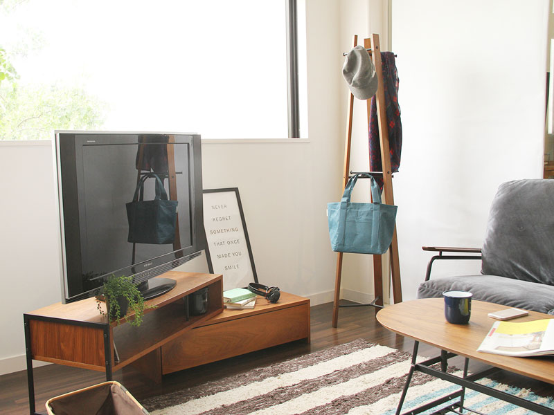 木とブラックスチールのポールハンガーBR|高さ165cm|am