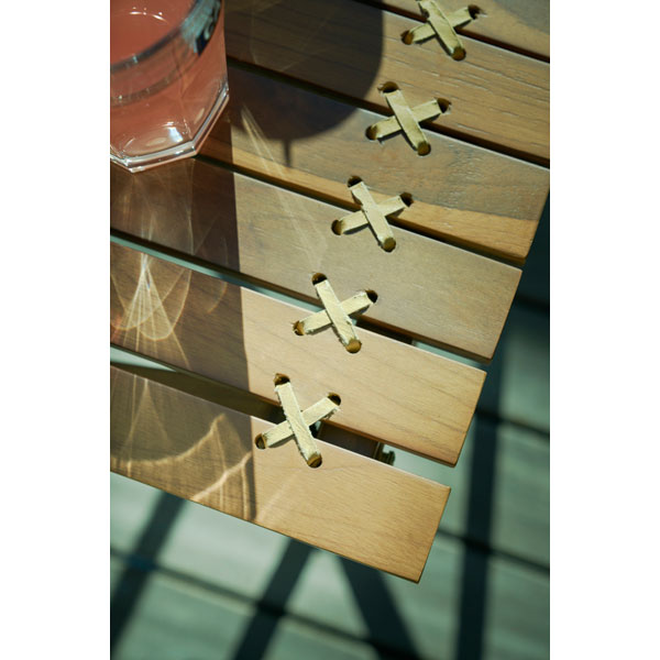 コンパクトに収納できるガーデンテーブル | アウトドアインテリア