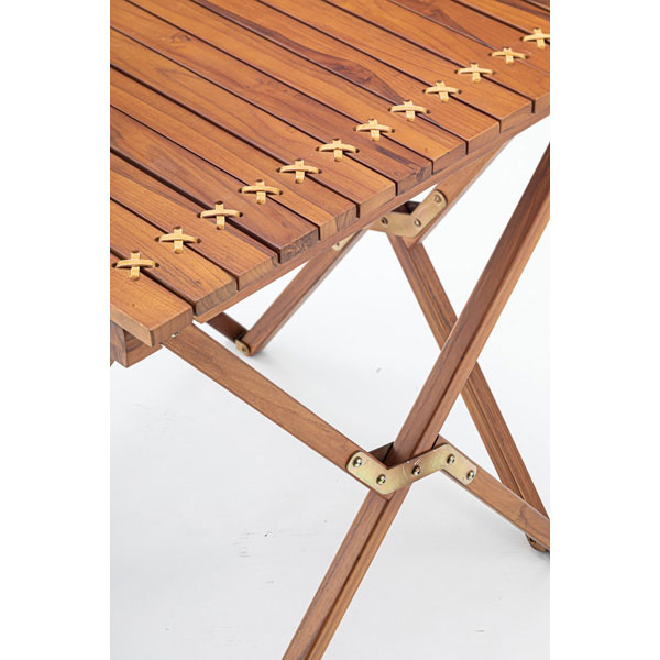 コンパクトに収納できるガーデンテーブル | アウトドアインテリア