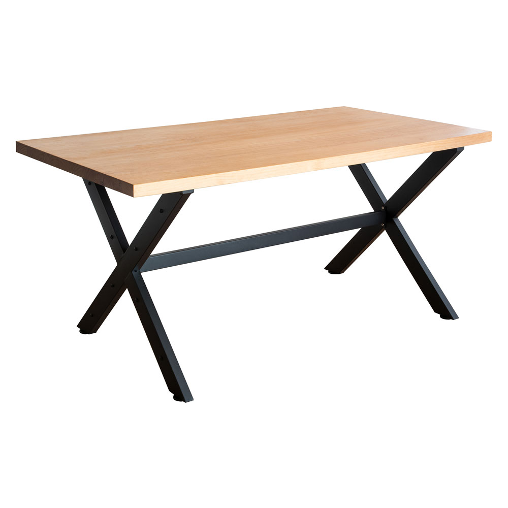 天然木の温もりと無機質なスチール脚のインダストリアルダイニング