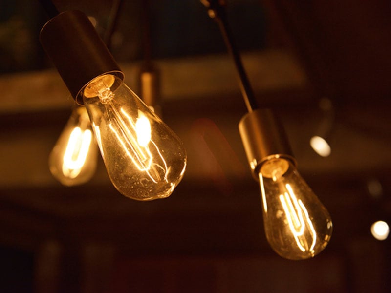裸電球のペンダントライト｜アーバンインテリア