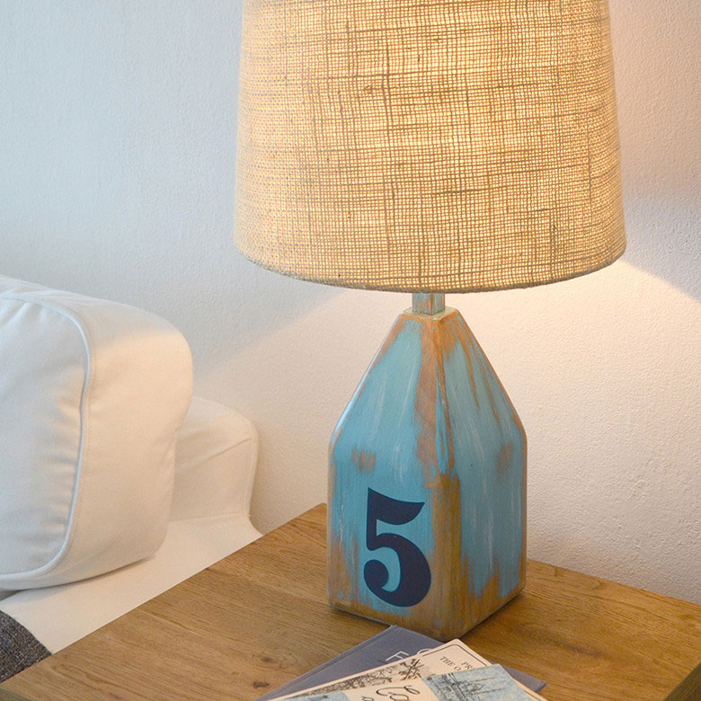 ダメージ加工のテーブルライト 西海岸インテリア インテリア 家具の通販 デザイナーズ家具のモダン