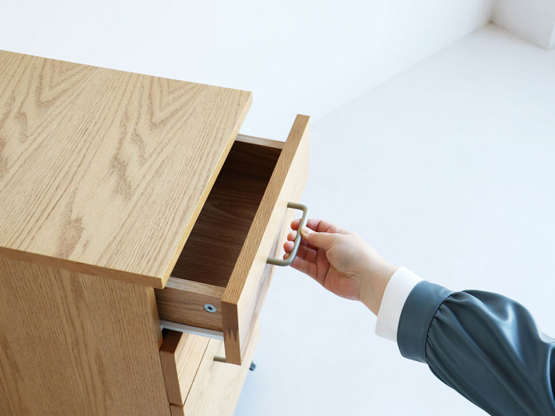 オーク材を使用したシンプルなキャスター付きデスクワゴン