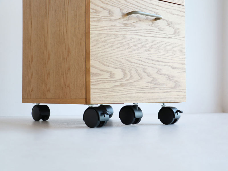 オーク材を使用したシンプルなキャスター付きデスクワゴン