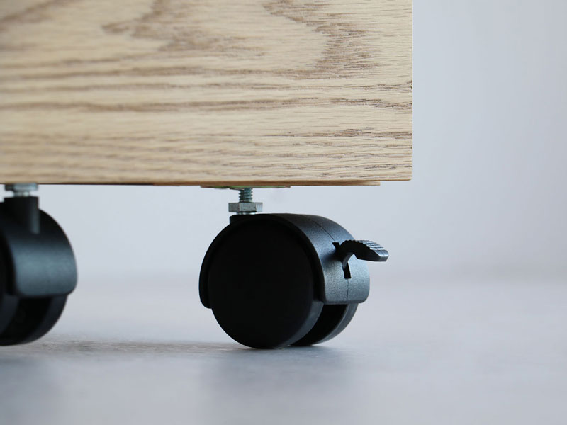 オーク材を使用したシンプルなキャスター付きデスクワゴン