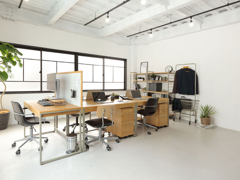 オーク材を使用したシンプルなキャスター付きデスクワゴン