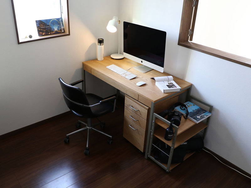 オーク材を使用したシンプルなキャスター付きデスクワゴン