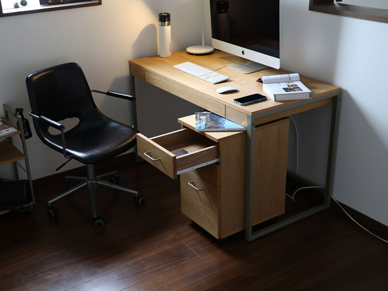 オーク材を使用したシンプルなキャスター付きデスクワゴン