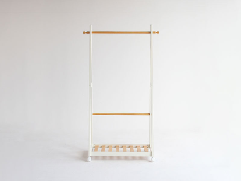 すっきりとしたデザインのハンガーラック｜北欧モダン