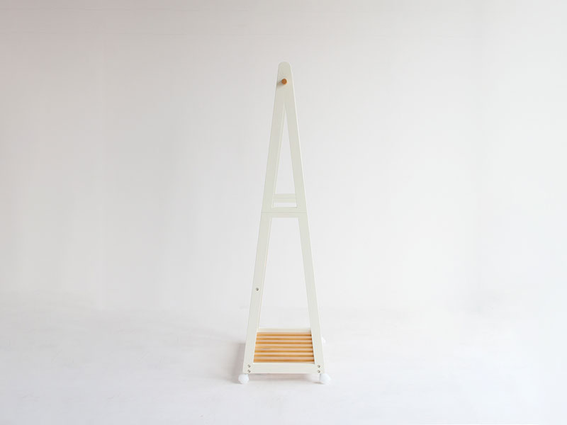 すっきりとしたデザインのハンガーラック｜北欧モダン