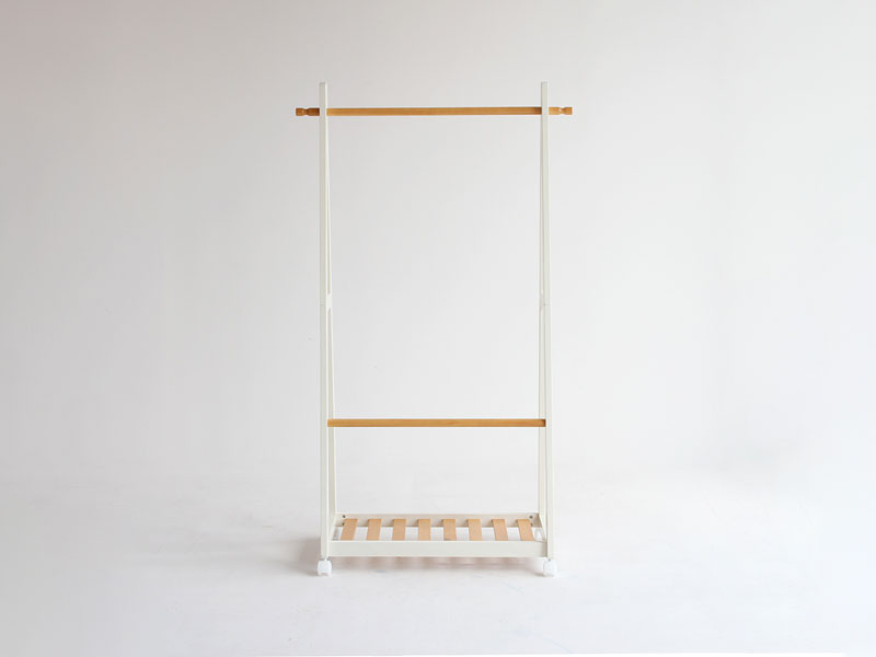 すっきりとしたデザインのハンガーラック｜北欧モダン