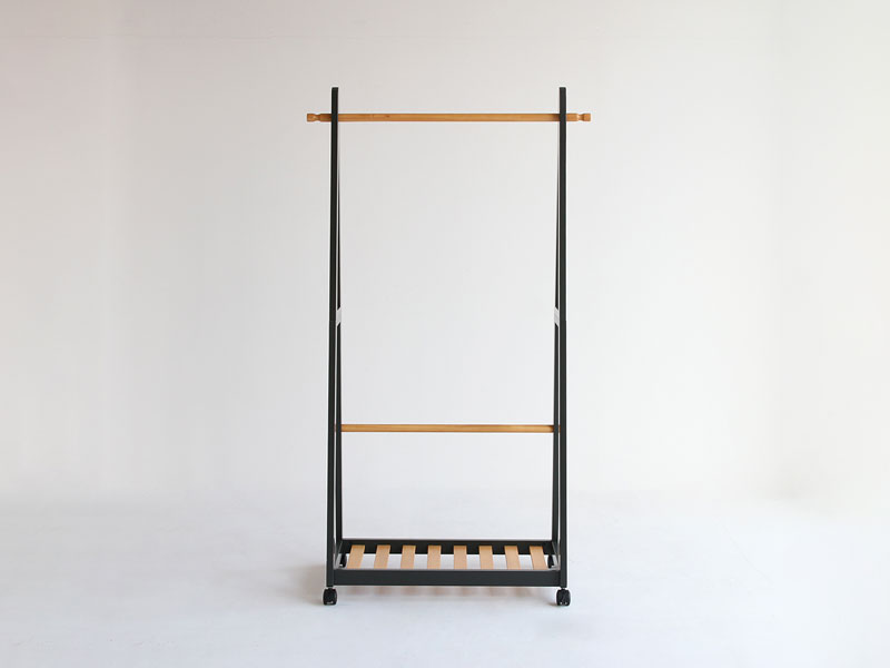 すっきりとしたデザインのハンガーラック｜北欧モダン