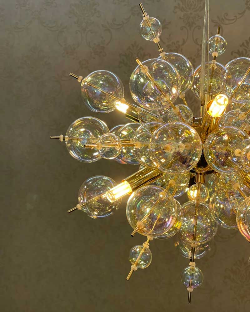 オーロラのように輝くバブルシャンデリア｜空間を華やかに照らすLED