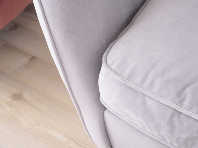 ハートをモチーフにしたエレガントな1人掛けソファ