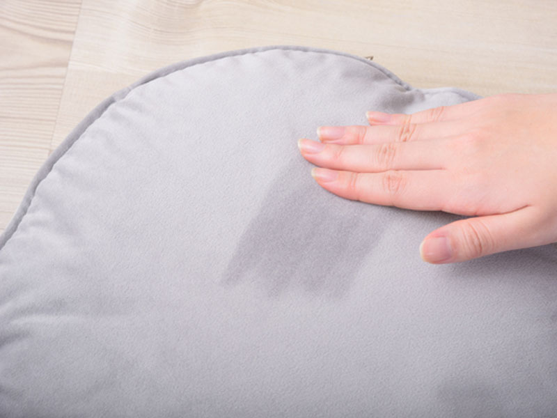 ハートをモチーフにしたエレガントな1人掛けソファ