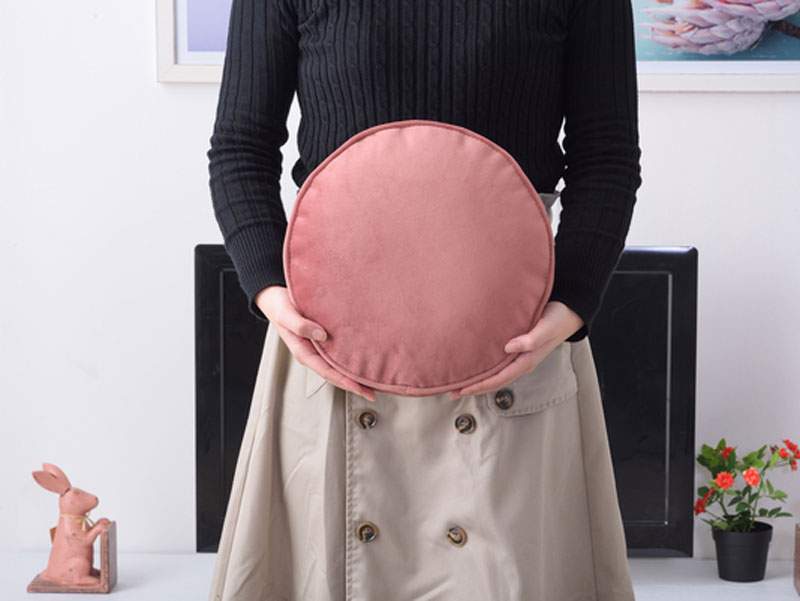 ハートをモチーフにしたエレガントな1人掛けソファ