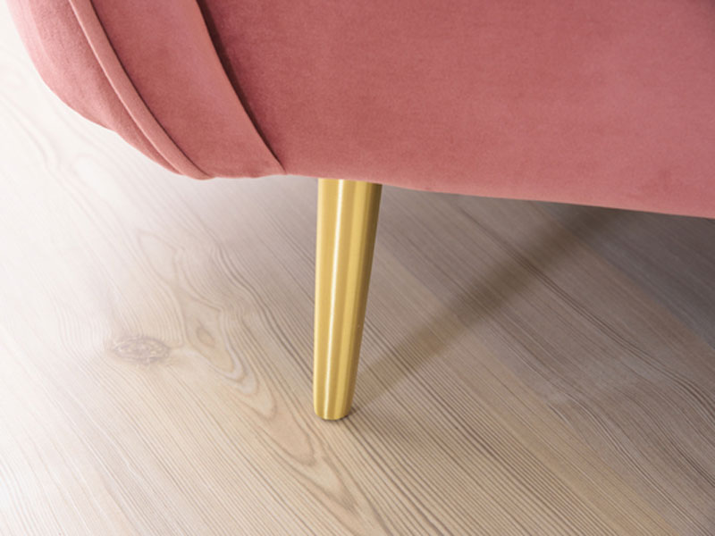 ハートをモチーフにしたエレガントな1人掛けソファ