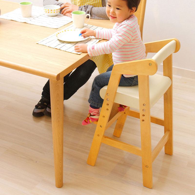 北欧デザインの子供用ハイチェア