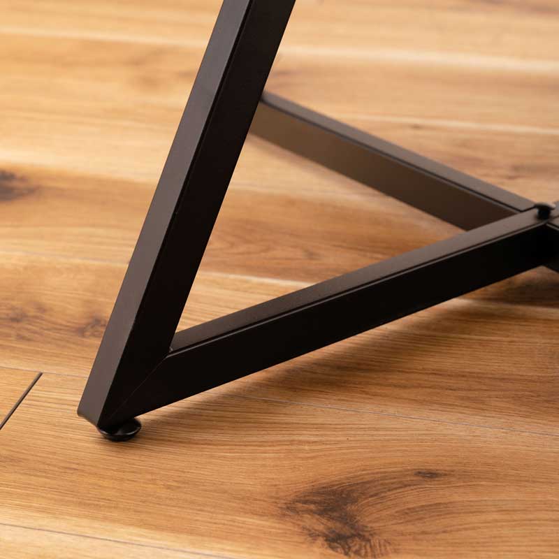 木目の表情を愉しむ円形ローテーブル｜アイアン脚で魅せるモダン空間