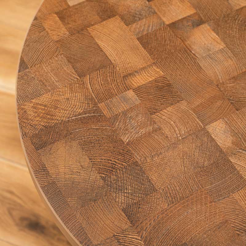 木目の表情を愉しむ円形ローテーブル｜アイアン脚で魅せるモダン空間