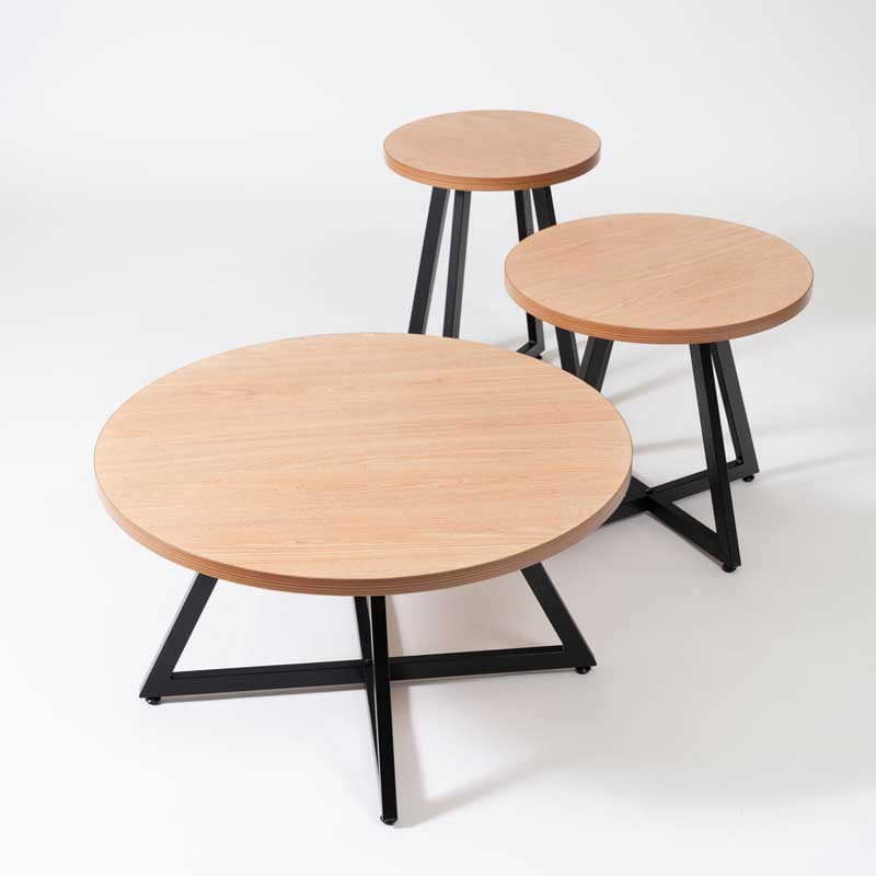 木目の表情を愉しむ円形ローテーブル｜アイアン脚で魅せるモダン空間