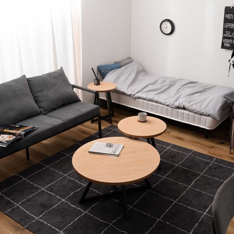 木目の表情を愉しむ円形サイドテーブルS|アイアン脚で魅せるモダン空間