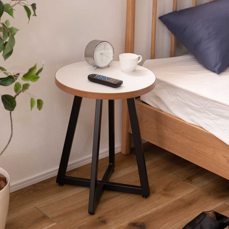 木目の表情を愉しむ円形サイドテーブルS|アイアン脚で魅せるモダン空間