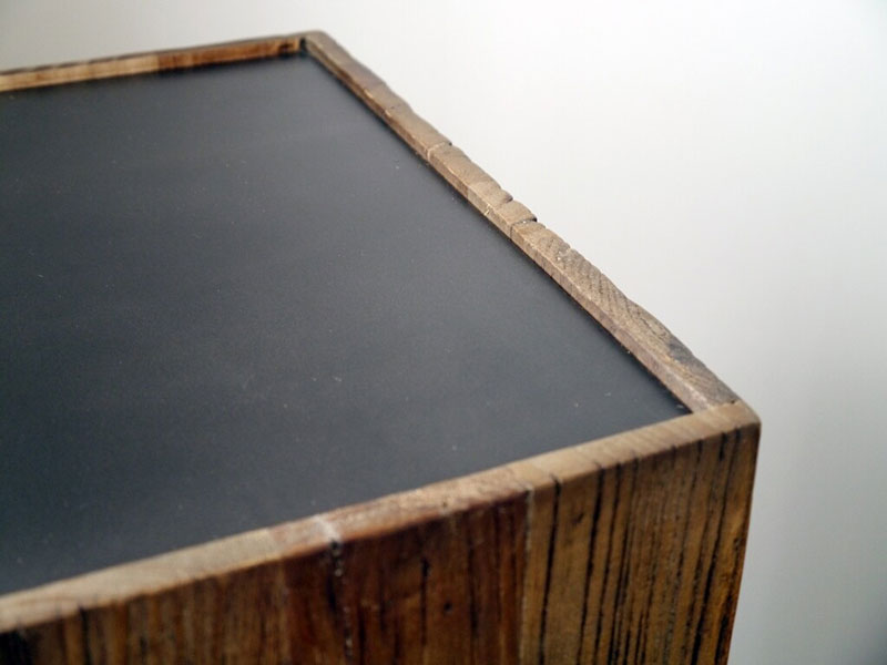 コンパクトな電話台 | ダンディなインテリアに