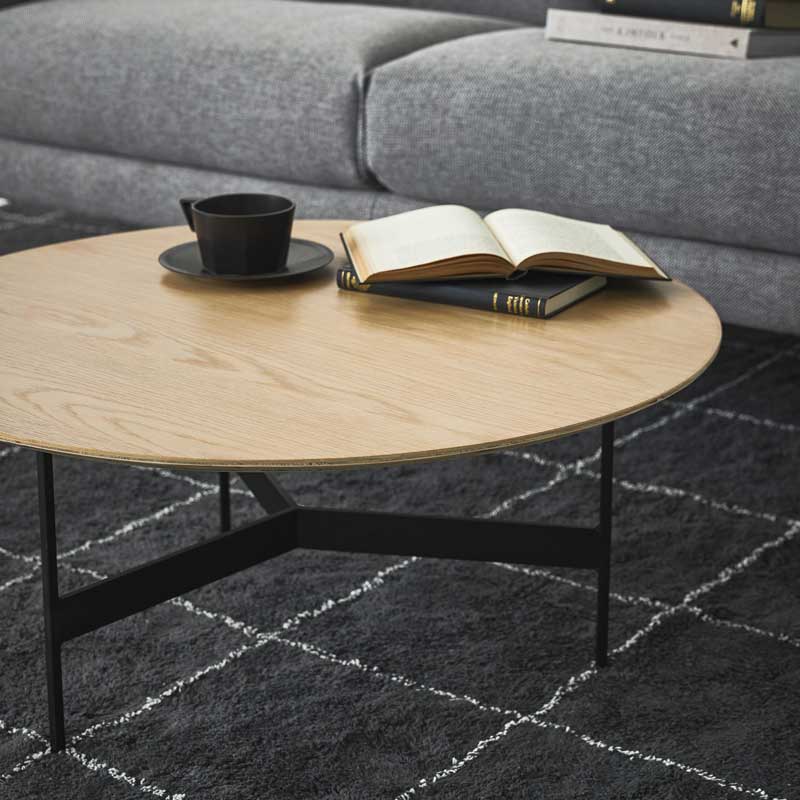 ラウンドローテーブル｜直線×曲線の美が際立つ洗練モダンデザイン