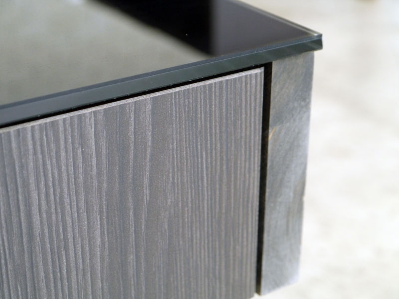 落ち着きのある色合いのリビングテーブル｜SI