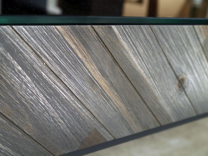 落ち着きのある色合いのリビングテーブル｜SI