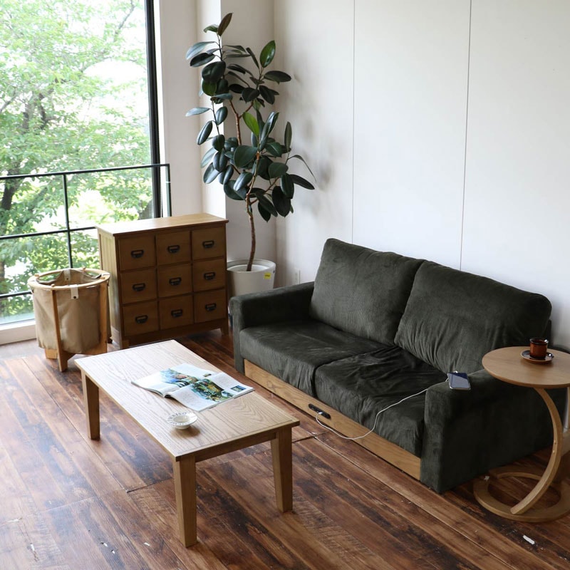 オーク材の大きな木目が高級感を感じさせるセンターテーブル | 幅90cm