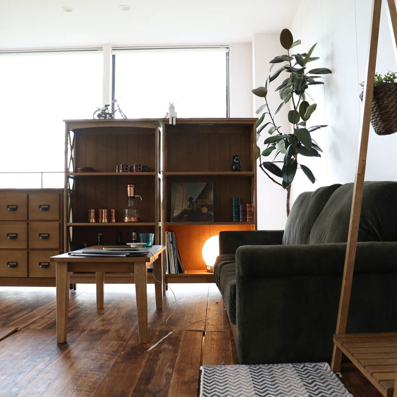 オーク材の大きな木目が高級感を感じさせるセンターテーブル | 幅90cm