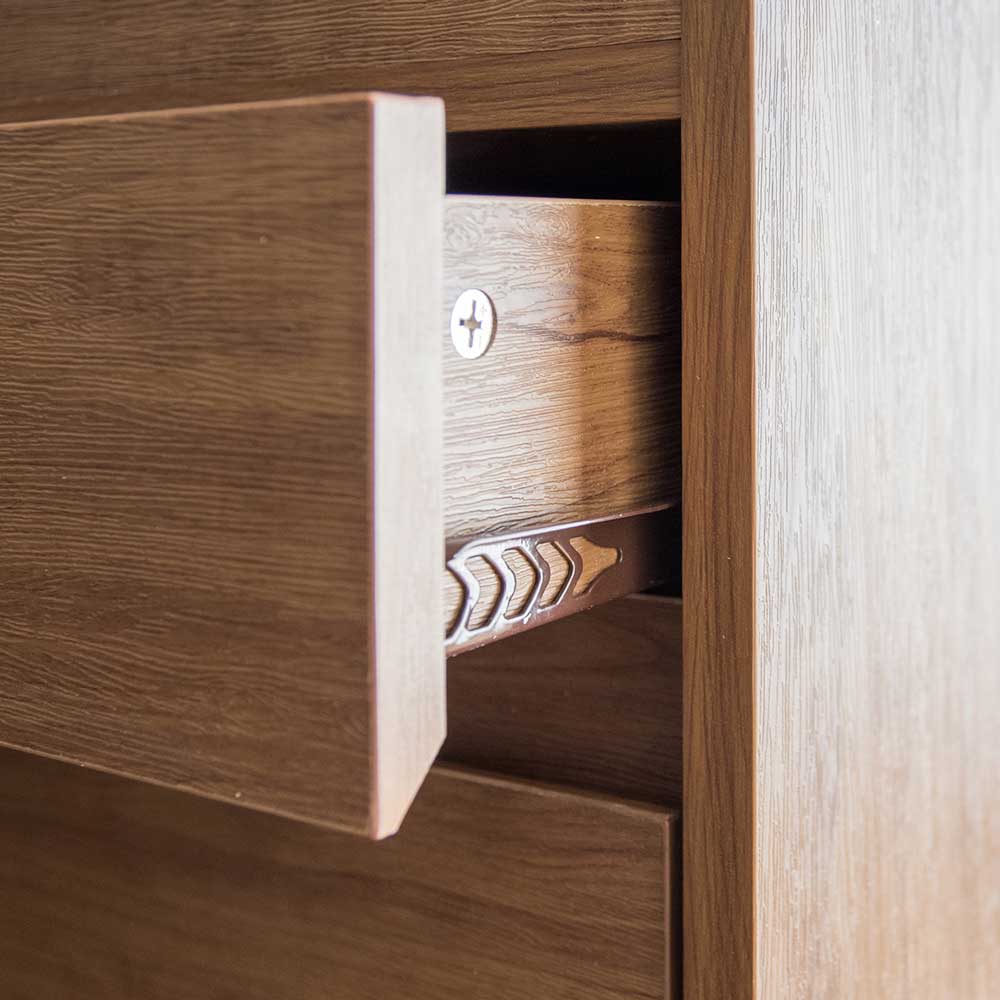 機能性とデザイン性を兼ね備えたシンプルで美しい木目調のサイドチェスト