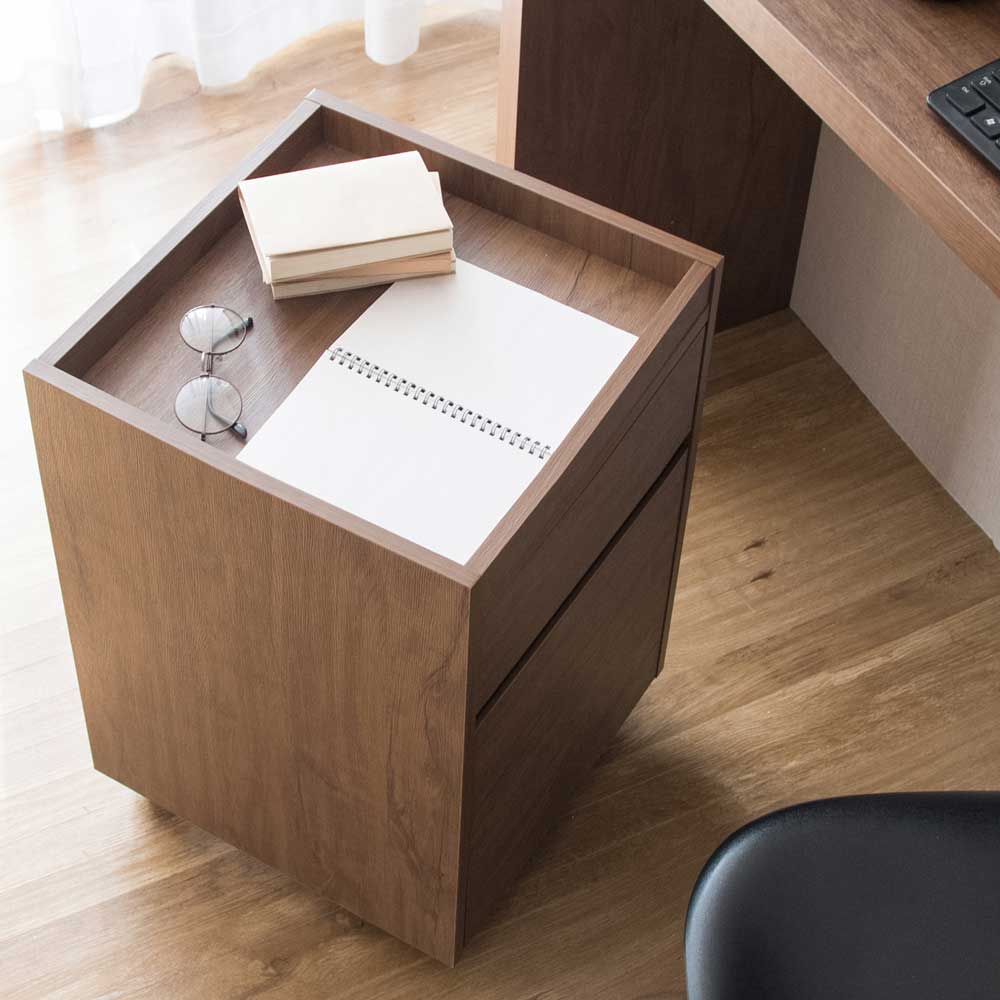 機能性とデザイン性を兼ね備えたシンプルで美しい木目調のサイドチェスト