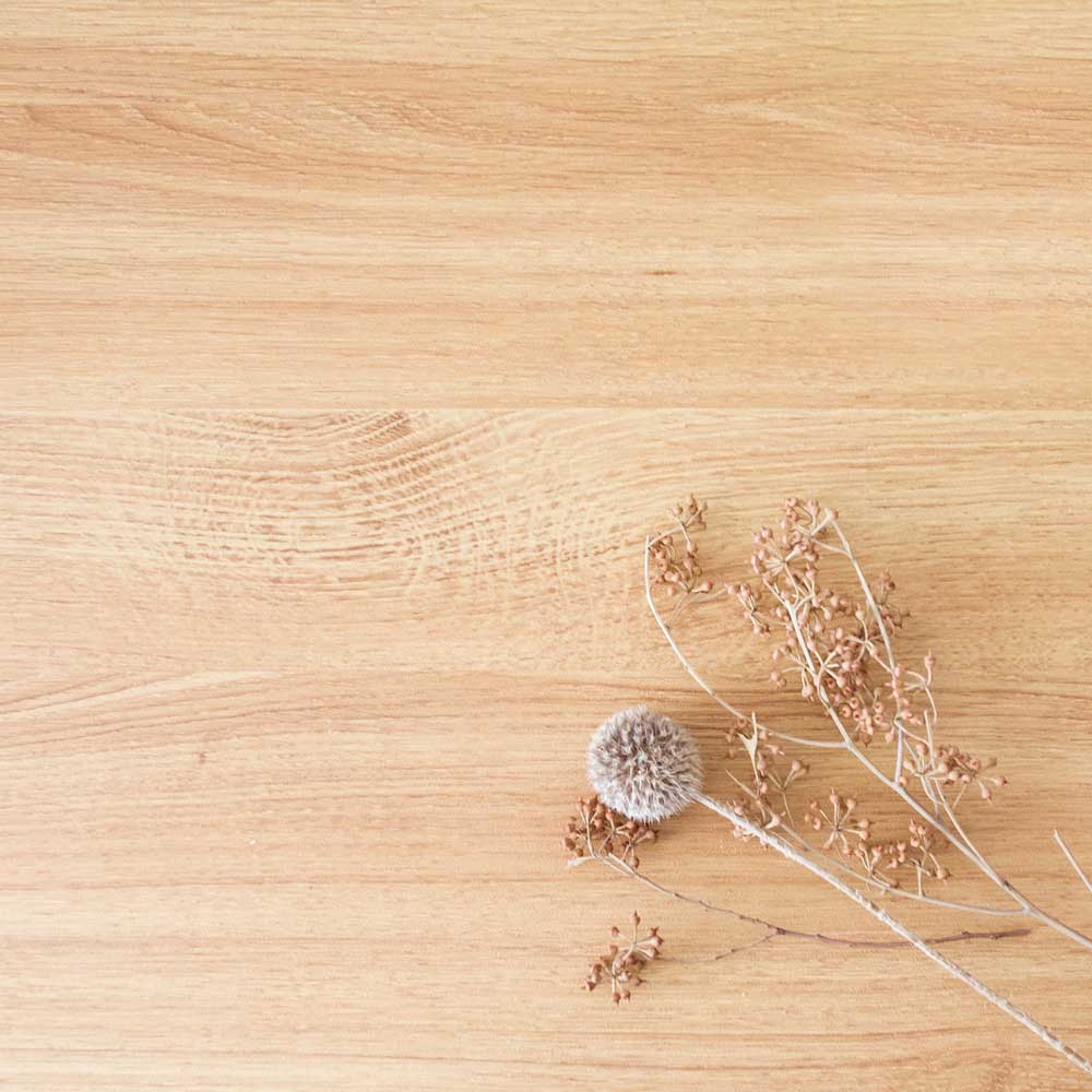 機能性とデザイン性を兼ね備えたシンプルで美しい木目調のサイドチェスト