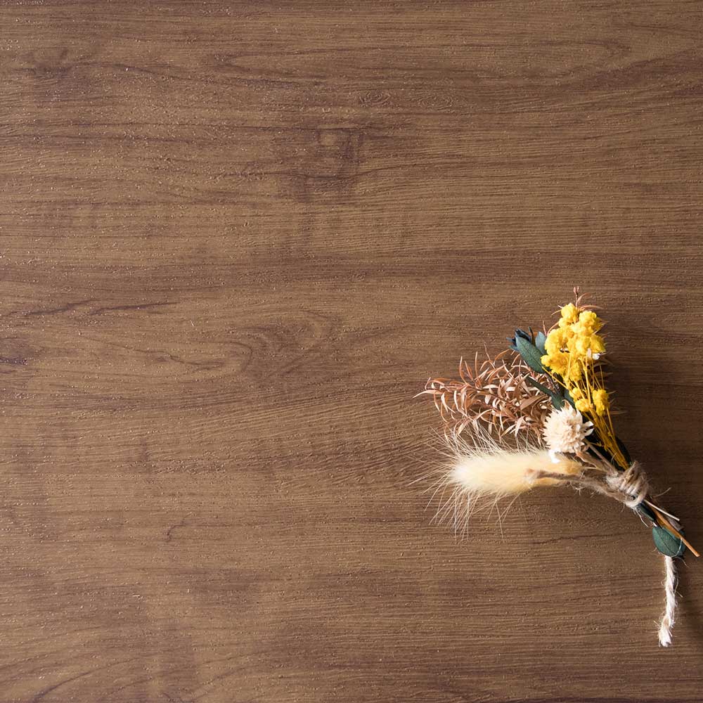 機能性とデザイン性を兼ね備えたシンプルで美しい木目調のサイドチェスト